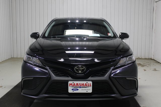 Used 2023 Toyota Camry SE image 2
