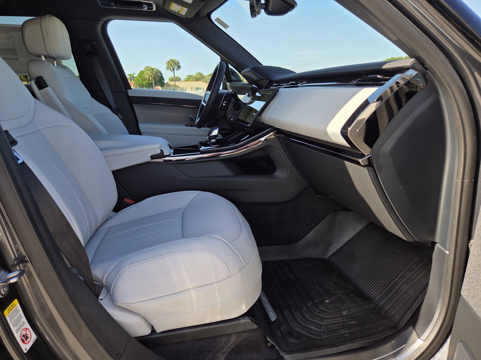 New 2025 Land Rover Range Rover Sport SE image 4