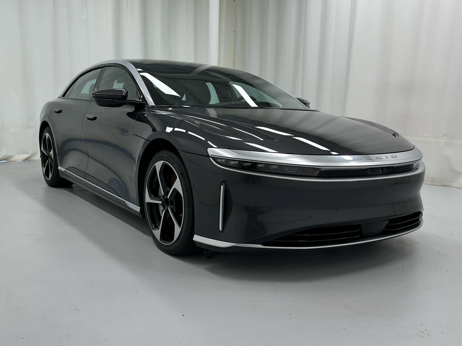 Used 2023 Lucid Air Touring AWD/4WD image 2