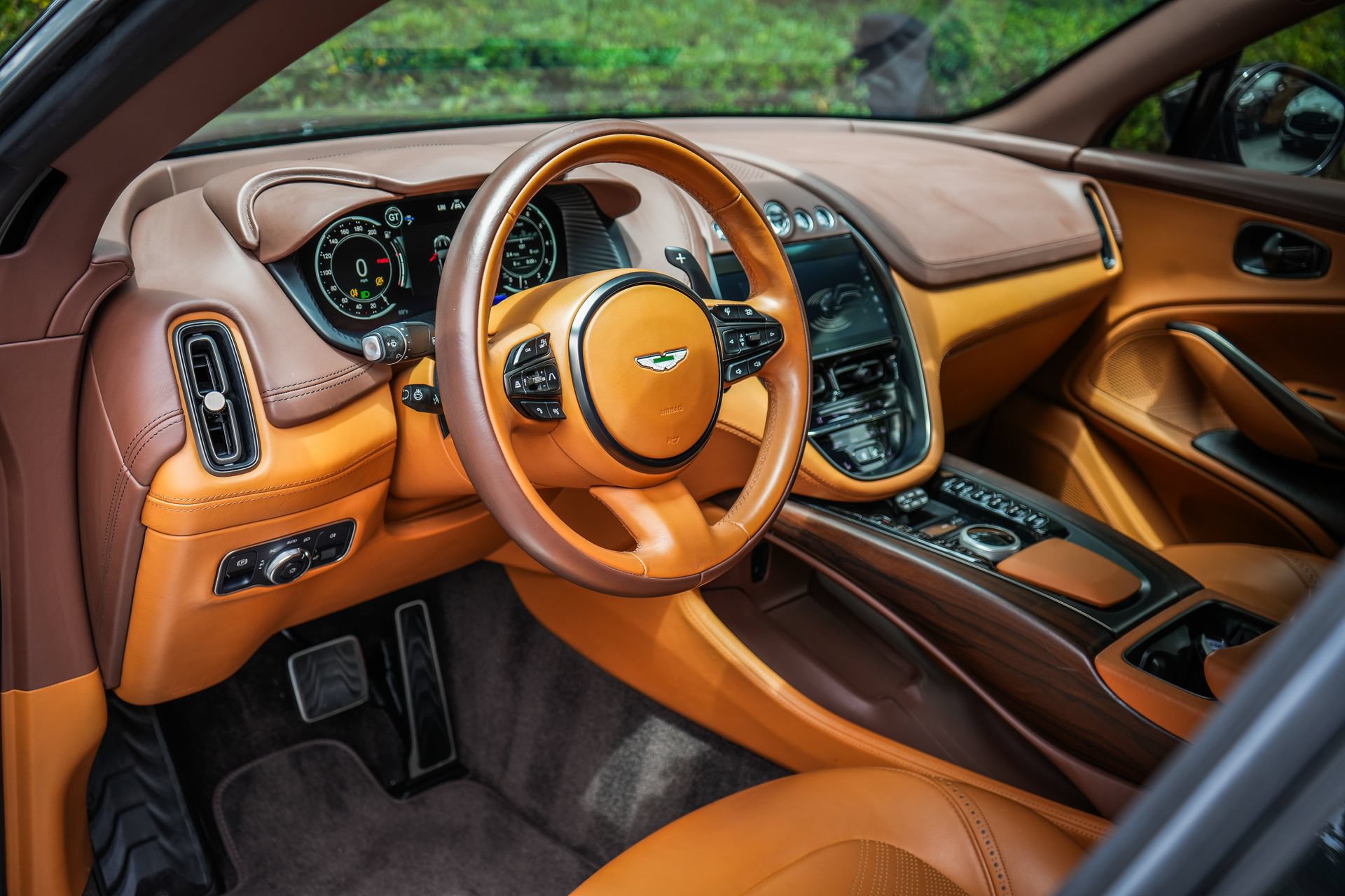 Used 2022 Aston Martin DBX AWD/4WD image 14