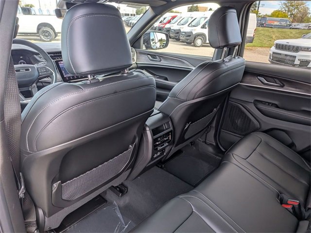 New 2025 Jeep Grand Cherokee Limited w/ Black Appearance Package image 26