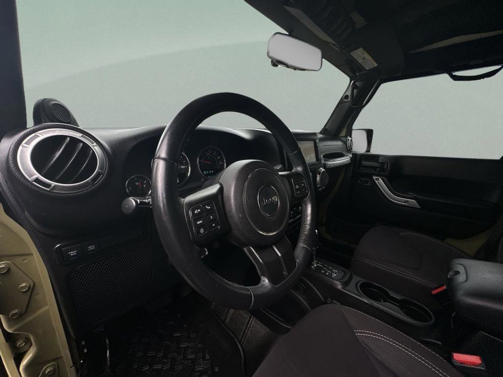 Used 2013 Jeep Wrangler Unlimited Rubicon w/ Connectivity Group image 32