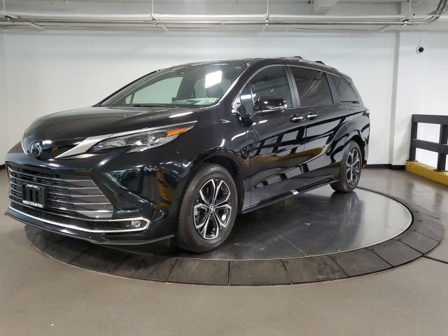Used 2026 Toyota Sienna Platinum AWD/4WD image 5