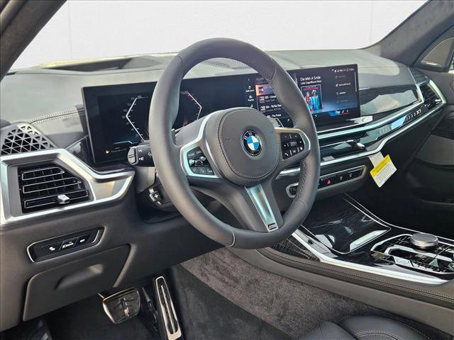 Used 2026 BMW X7 xDrive40i w/ M Sport Package image 3
