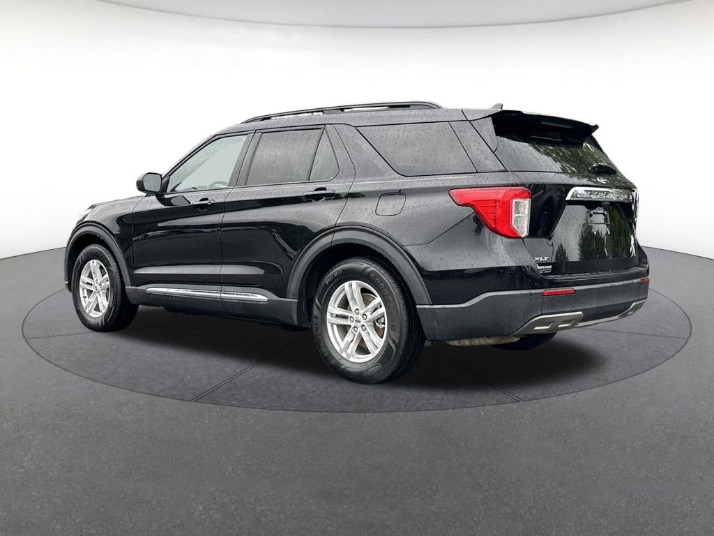 Used 2022 Ford Explorer XLT w/ Equipment Group 202A RWD image 3