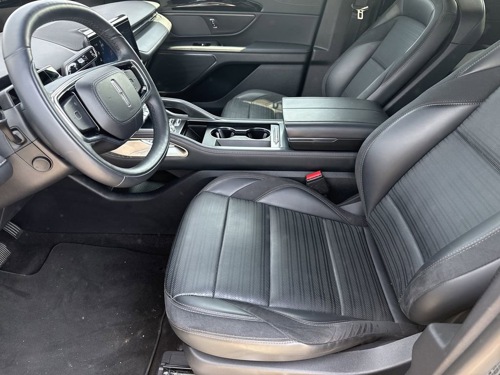 Used 2024 Lincoln Nautilus Reserve w/ Jet Appearance Package (87T) AWD/4WD image 9