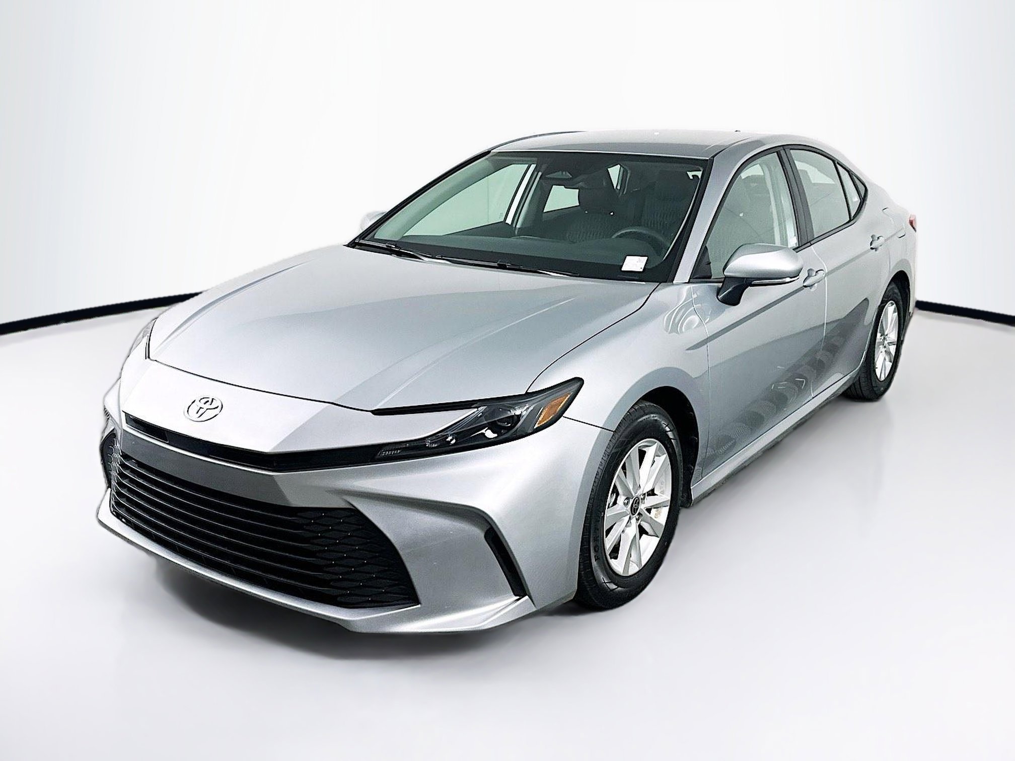 Used 2025 Toyota Camry LE image 3