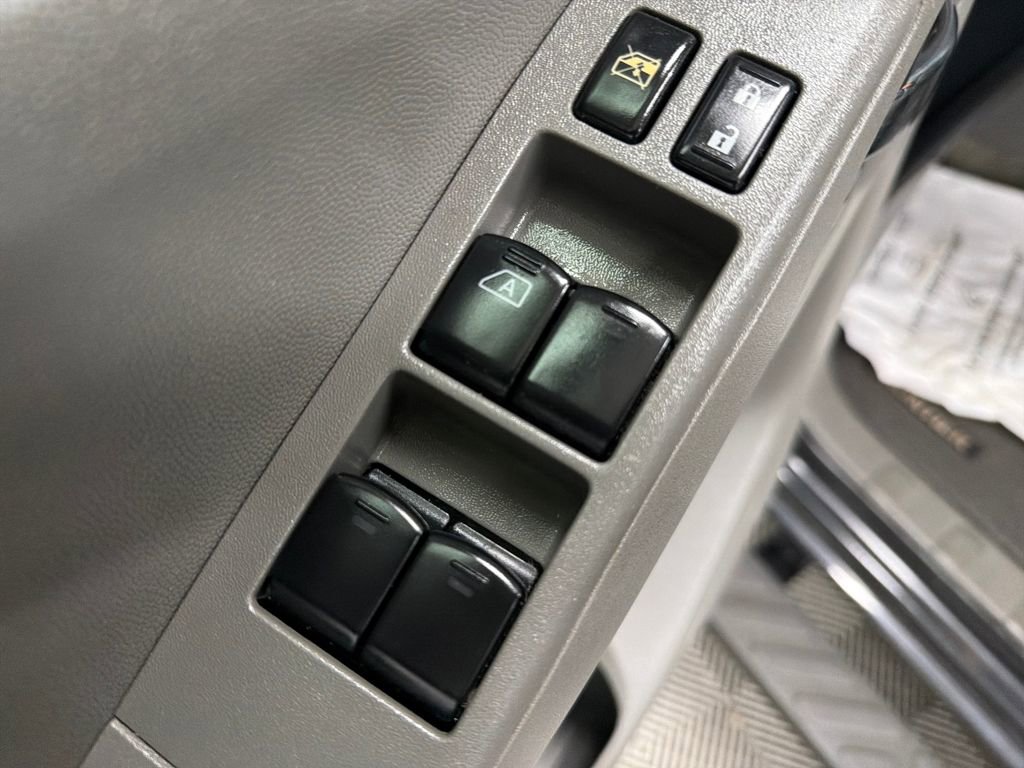 Used 2014 Nissan Frontier SV image 15