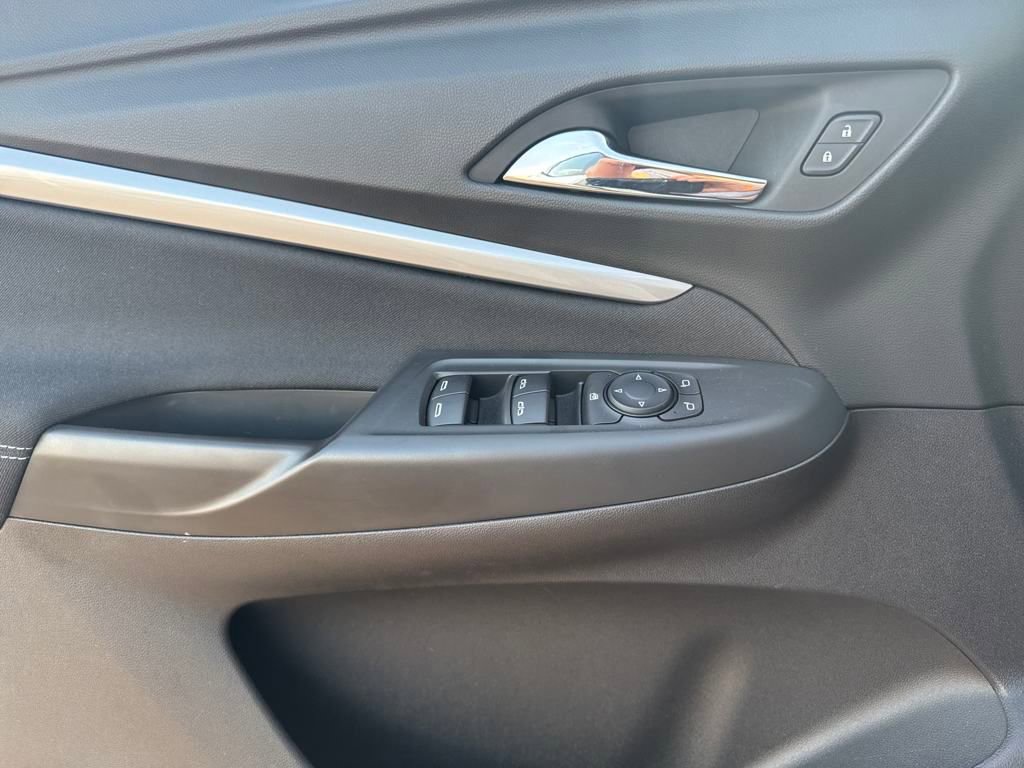 Used 2023 Chevrolet Bolt EUV LT image 18
