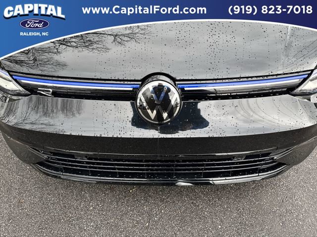 Used 2024 Volkswagen Golf R image 10