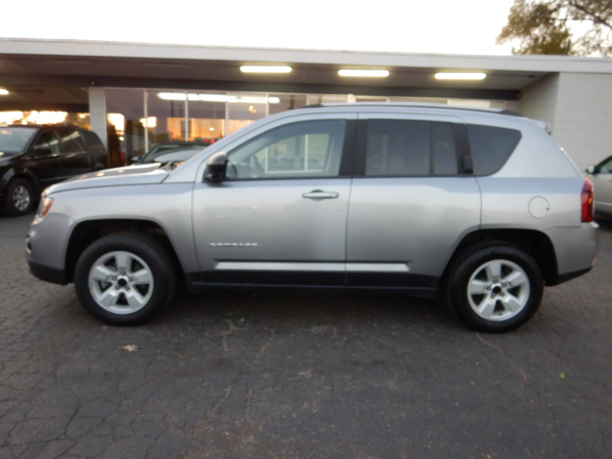 Used 2016 Jeep Compass Sport w/ Power Value Group image 8