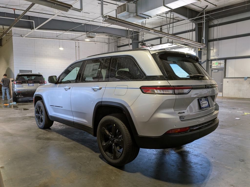 New 2025 Jeep Grand Cherokee Limited w/ Luxury Tech Group II image 3