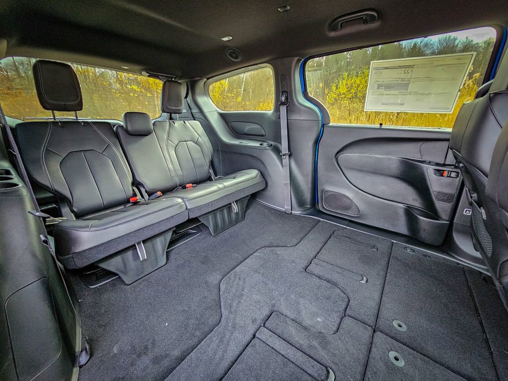 New 2026 Chrysler Pacifica Select image 40