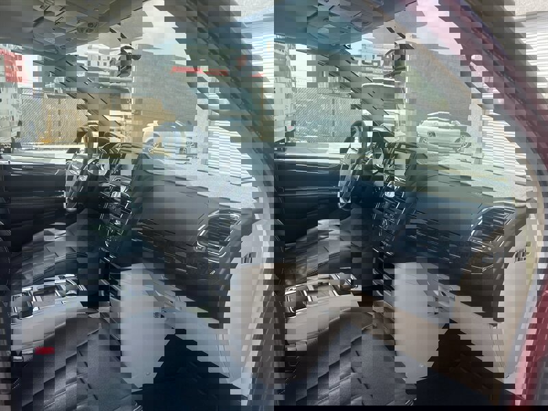 Used 2016 Chrysler Town & Country Touring image 23