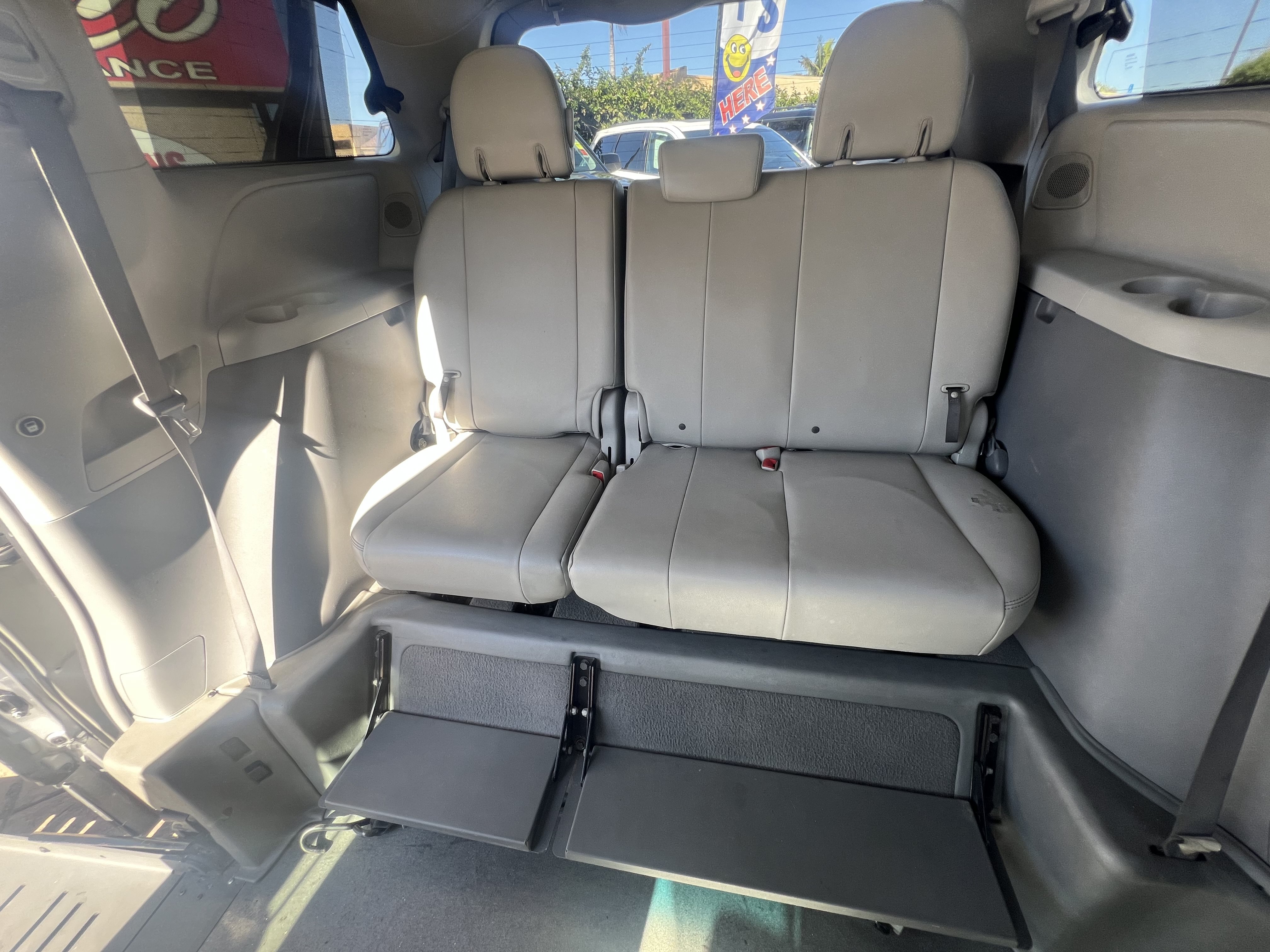 Used 2011 Toyota Sienna XLE FWD image 7