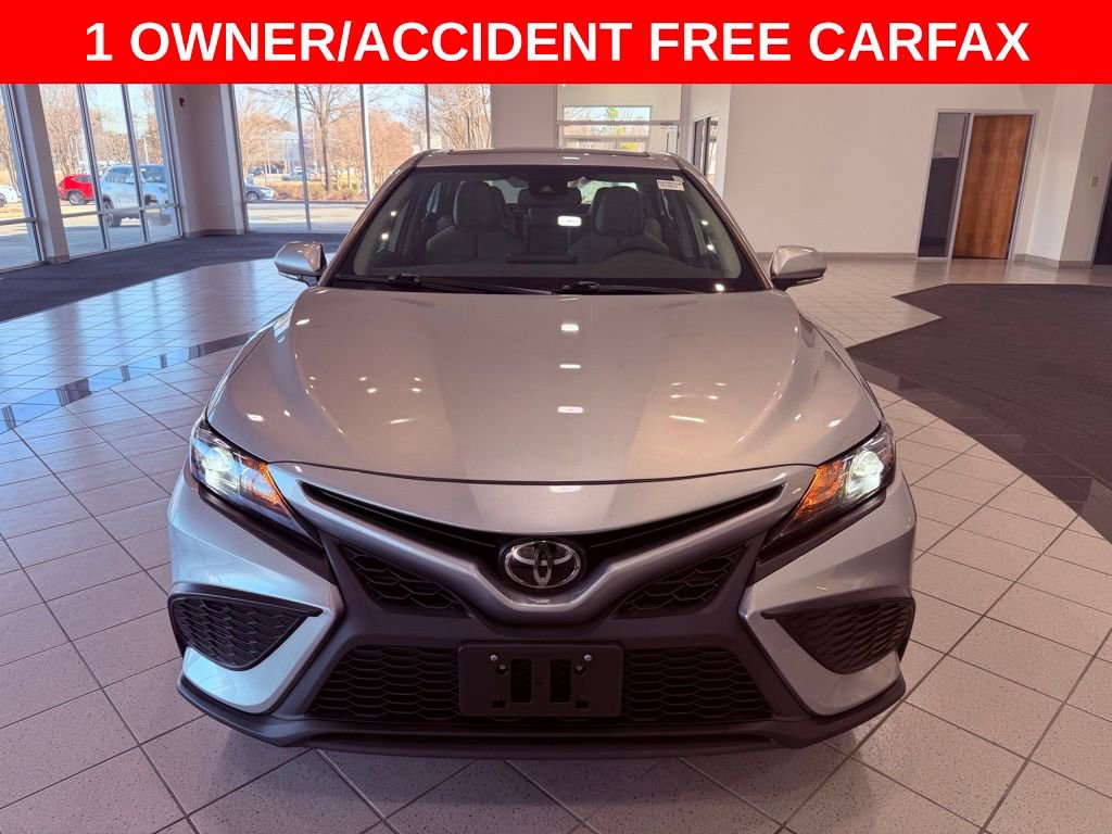 Used 2022 Toyota Camry SE image 2