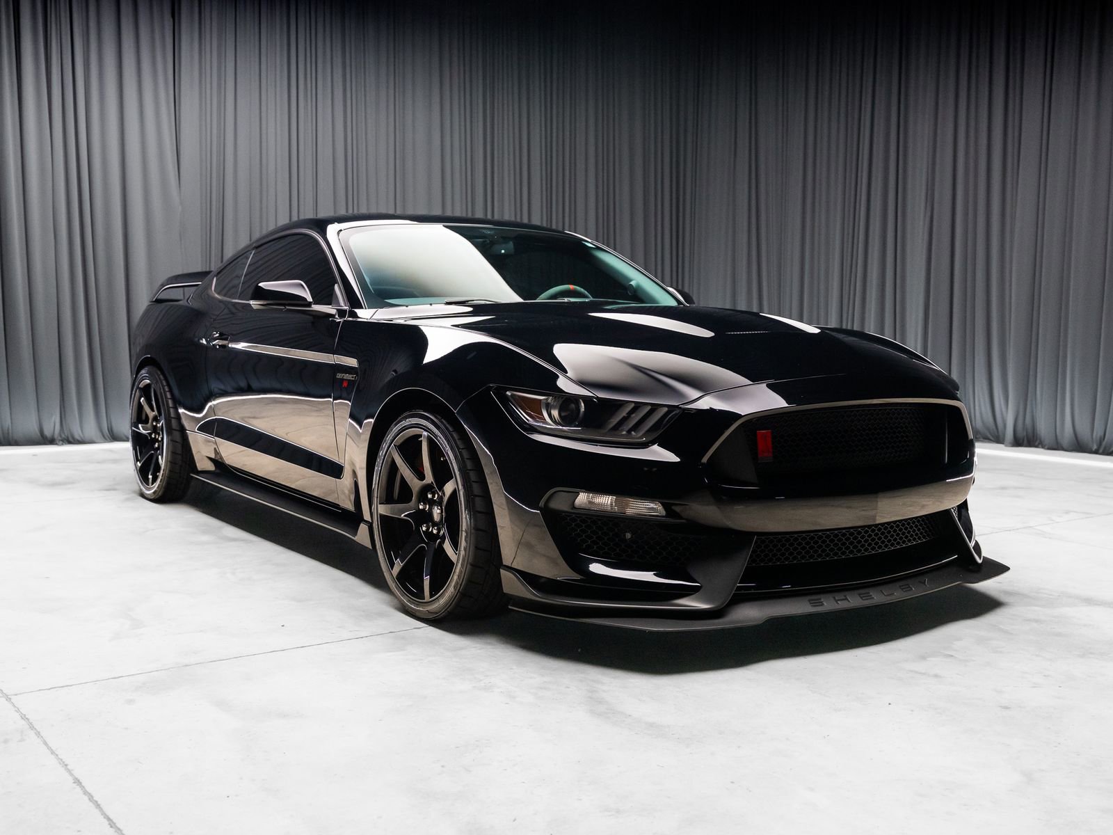 Used 2016 Ford Mustang Shelby GT350R w/ GT350R Equipment Group 920A RWD image 17