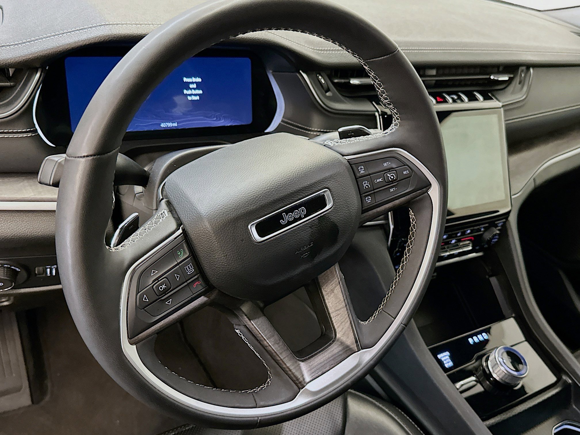 Used 2024 Jeep Grand Cherokee L Limited w/ Luxury Tech Group II image 18