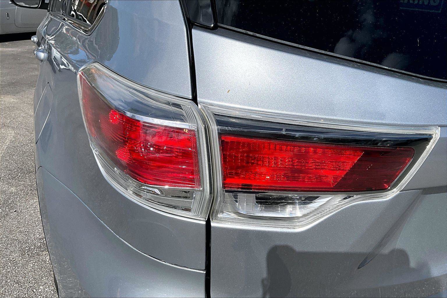 Used 2015 Toyota Highlander Plus FWD image 22