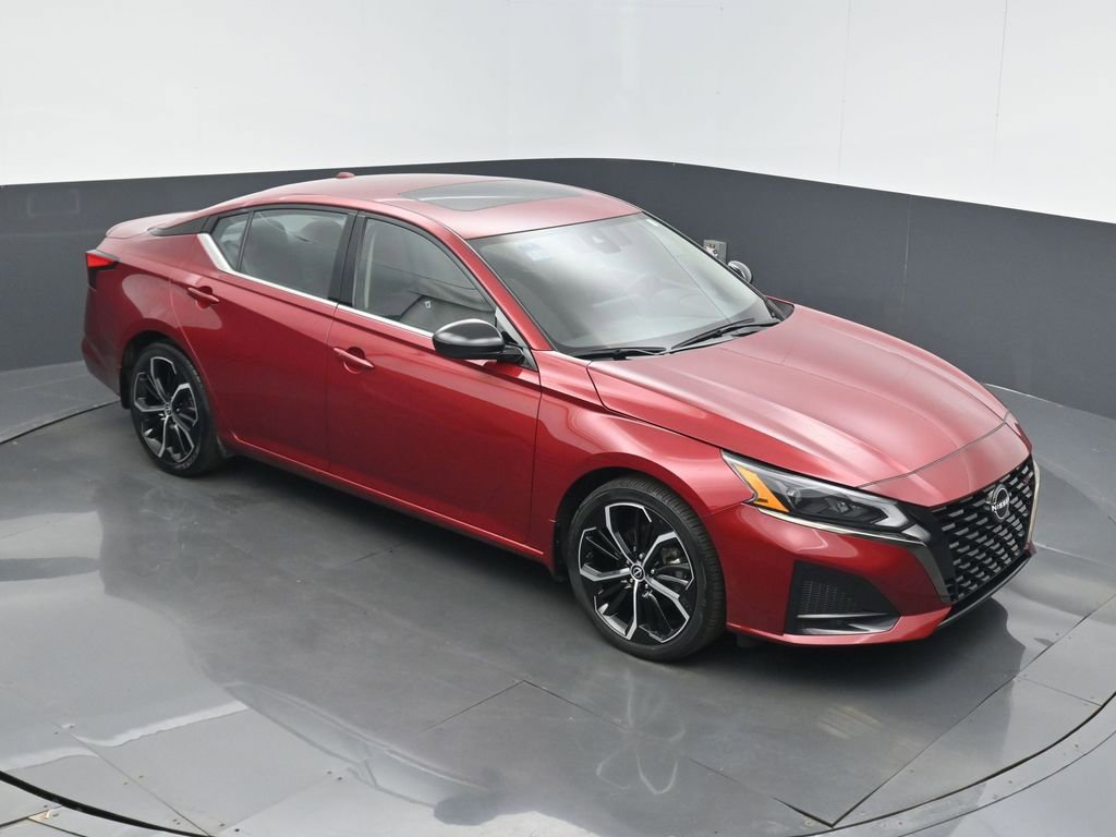 Used 2023 Nissan Altima 2.5 SR w/ SR Premium Package image 27