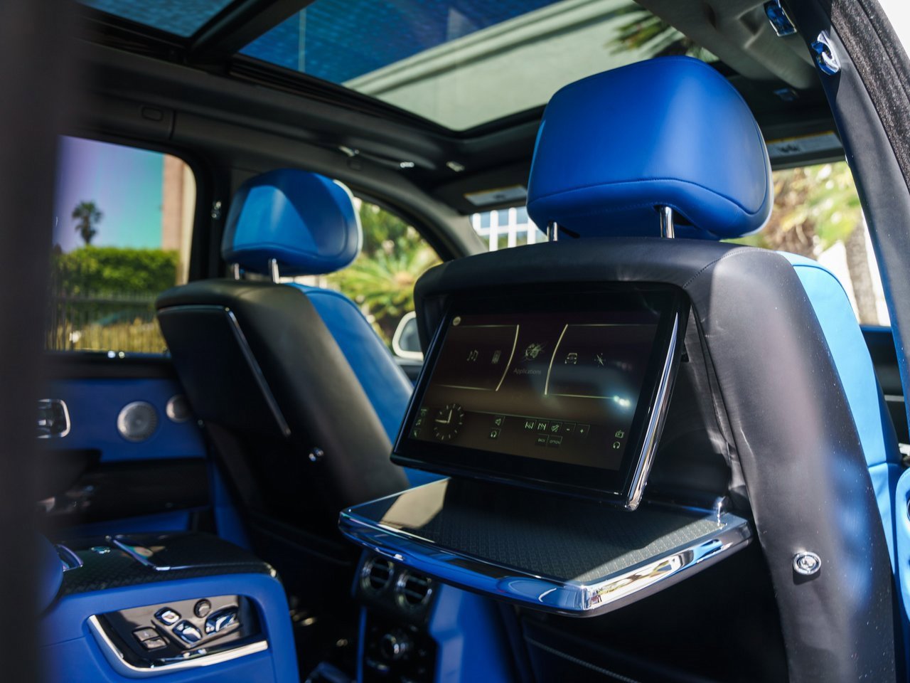 Certified 2023 Rolls-Royce Cullinan Black Badge w/ Driver's Package image 31