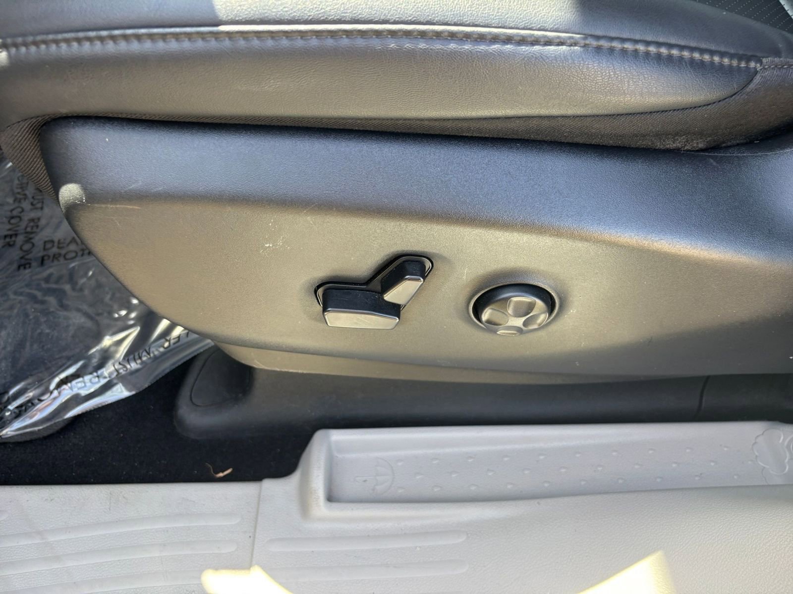 Used 2024 Chrysler Pacifica Touring-L FWD image 22