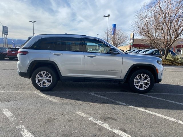 Used 2022 Jeep Grand Cherokee Limited image 4