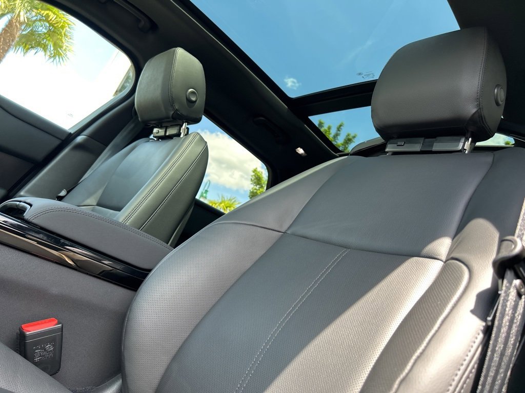 New 2026 Land Rover Range Rover Velar Dynamic SE image 26