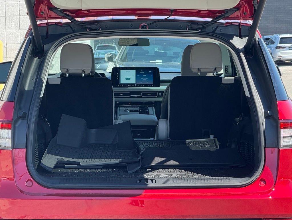 Used 2025 Lincoln Aviator Reserve w/ Jet Appearance Package AWD/4WD image 32