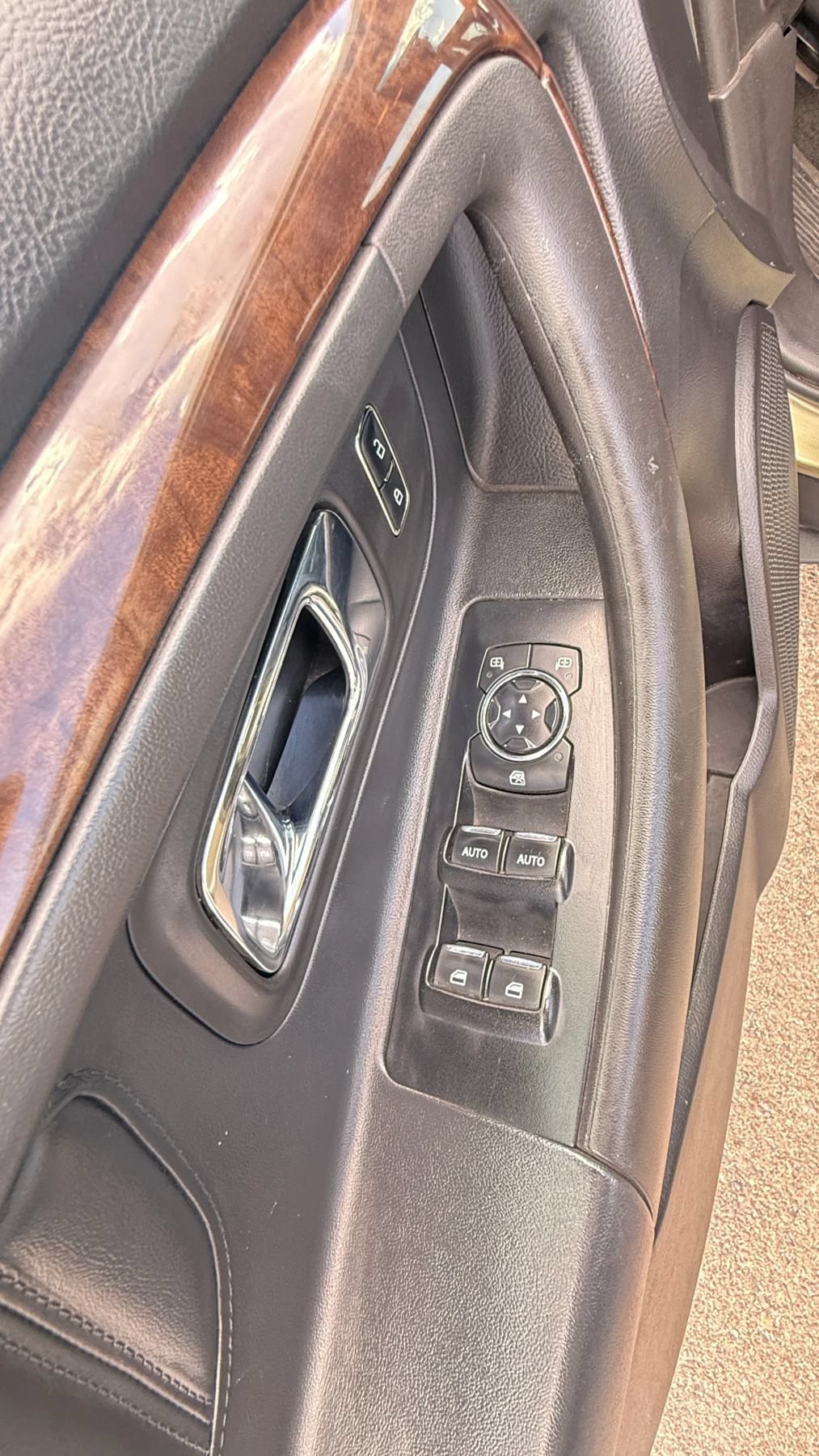 Used 2013 Ford Taurus Limited FWD image 16