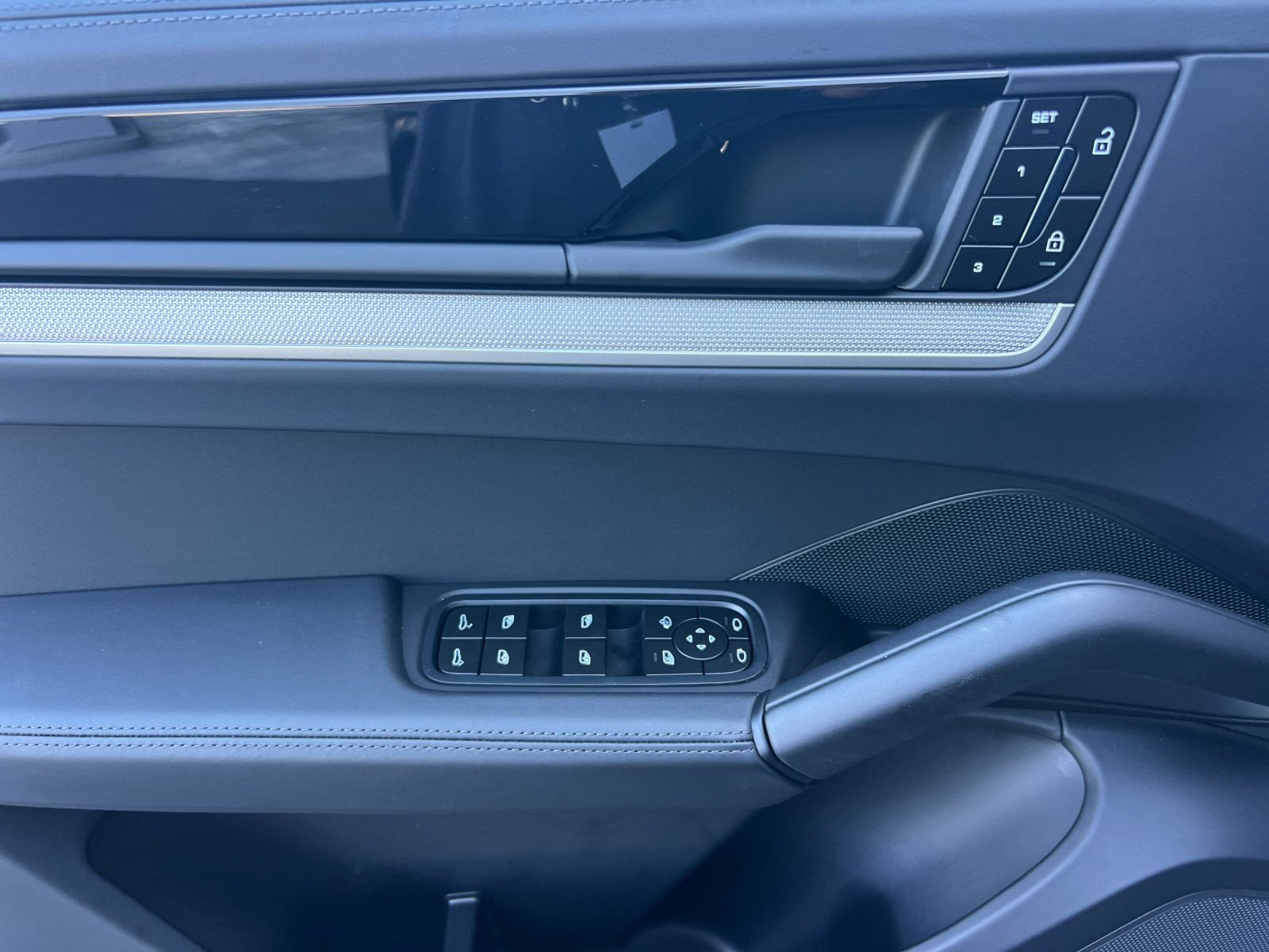 Certified 2026 Porsche Cayenne Coupe AWD/4WD image 12