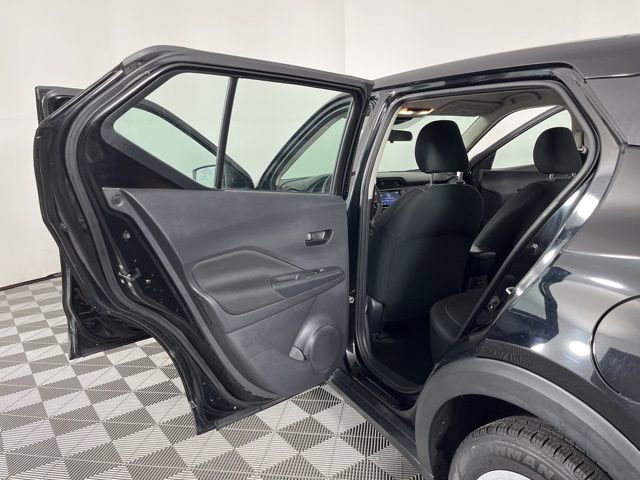 Used 2021 Nissan Kicks S image 33