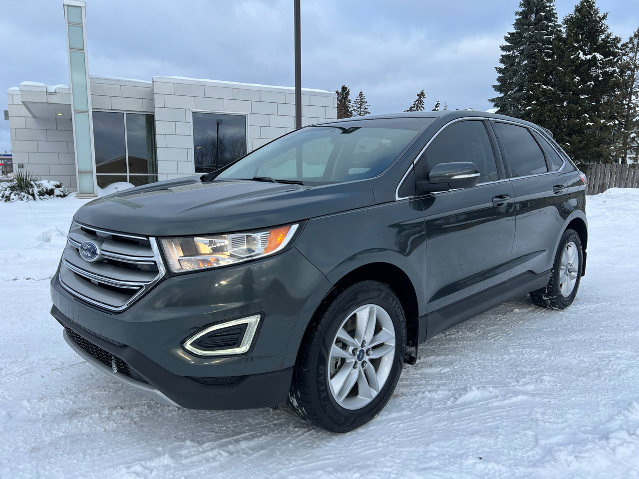 Used 2015 Ford Edge SEL image 3