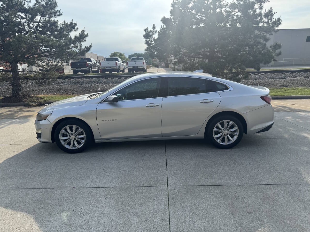 Used 2021 Chevrolet Malibu LT FWD image 3