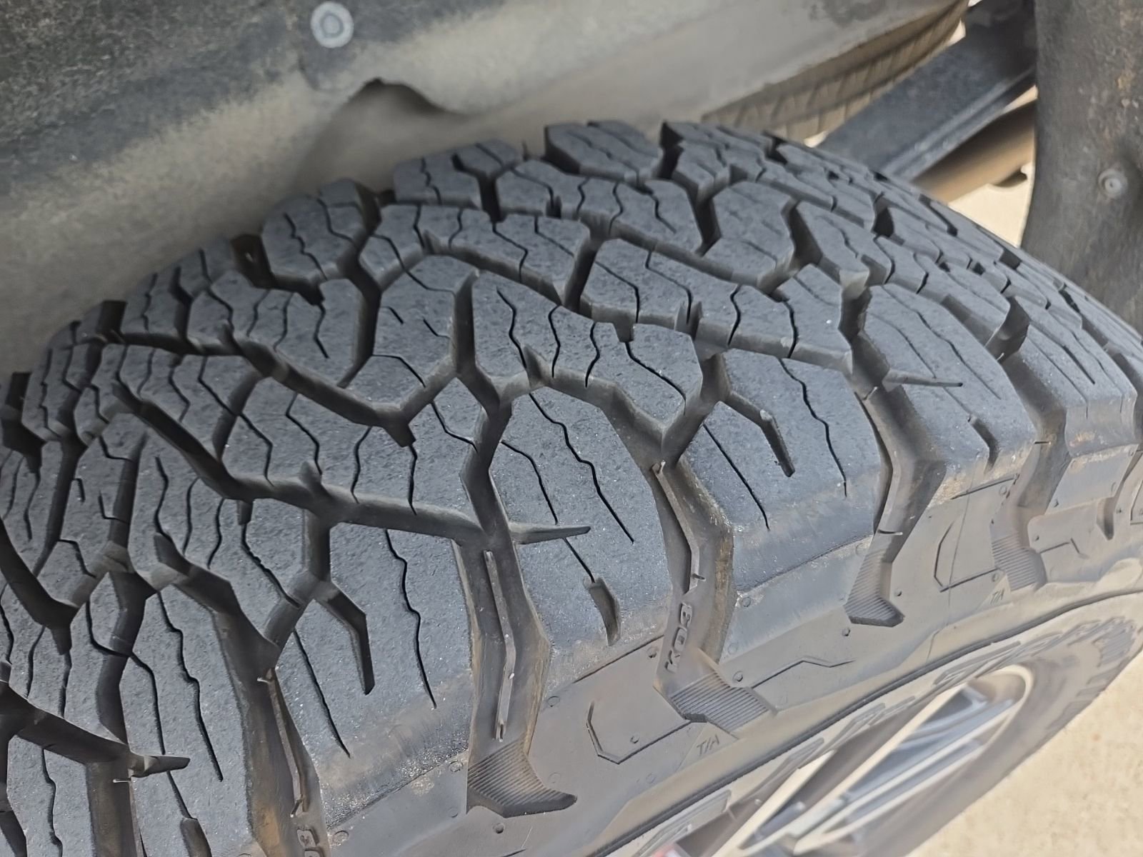 Used 2020 GMC Sierra 1500 AT4 w/ AT4 Premium Package image 16