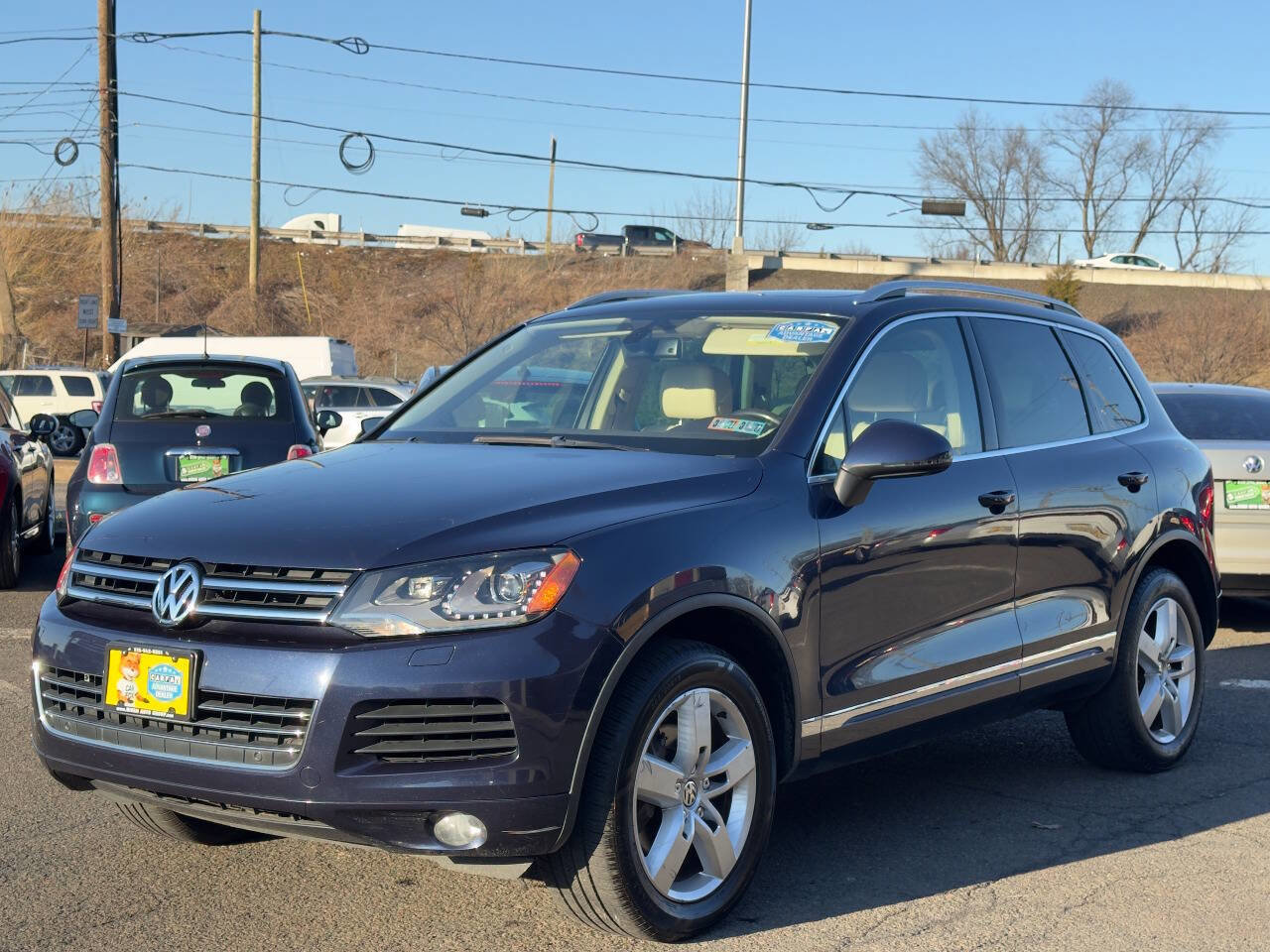 Used 2013 Volkswagen Touareg Sport image 2