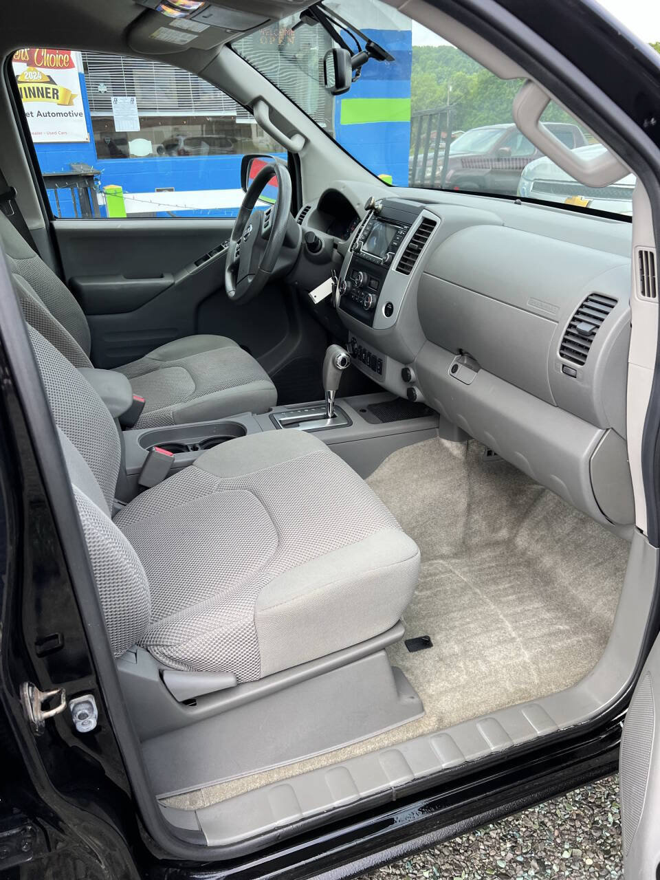 Used 2015 Nissan Frontier SV w/ SV Value Truck Package AWD/4WD image 8