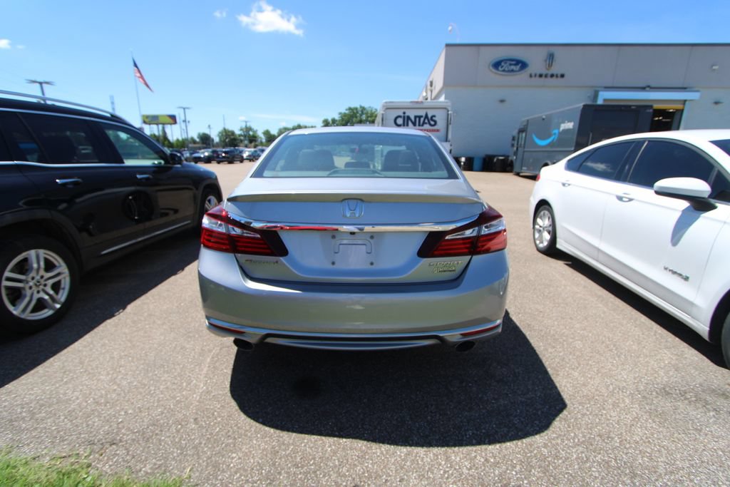 Used 2017 Honda Accord Sport image 9