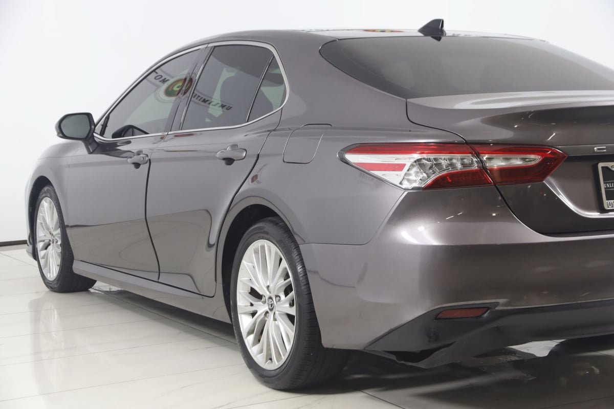 Used 2019 Toyota Camry XLE FWD image 23