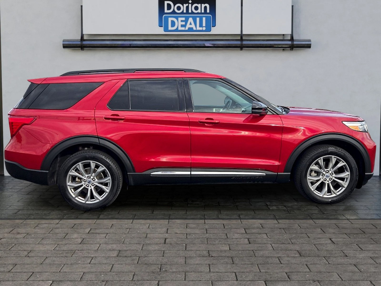 Used 2023 Ford Explorer XLT w/ Equipment Group 202A AWD/4WD image 2
