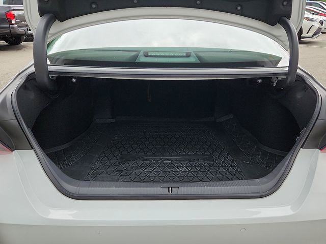 Certified 2022 Toyota Avalon Limited w/ Advanced Safety Package FWD image 30
