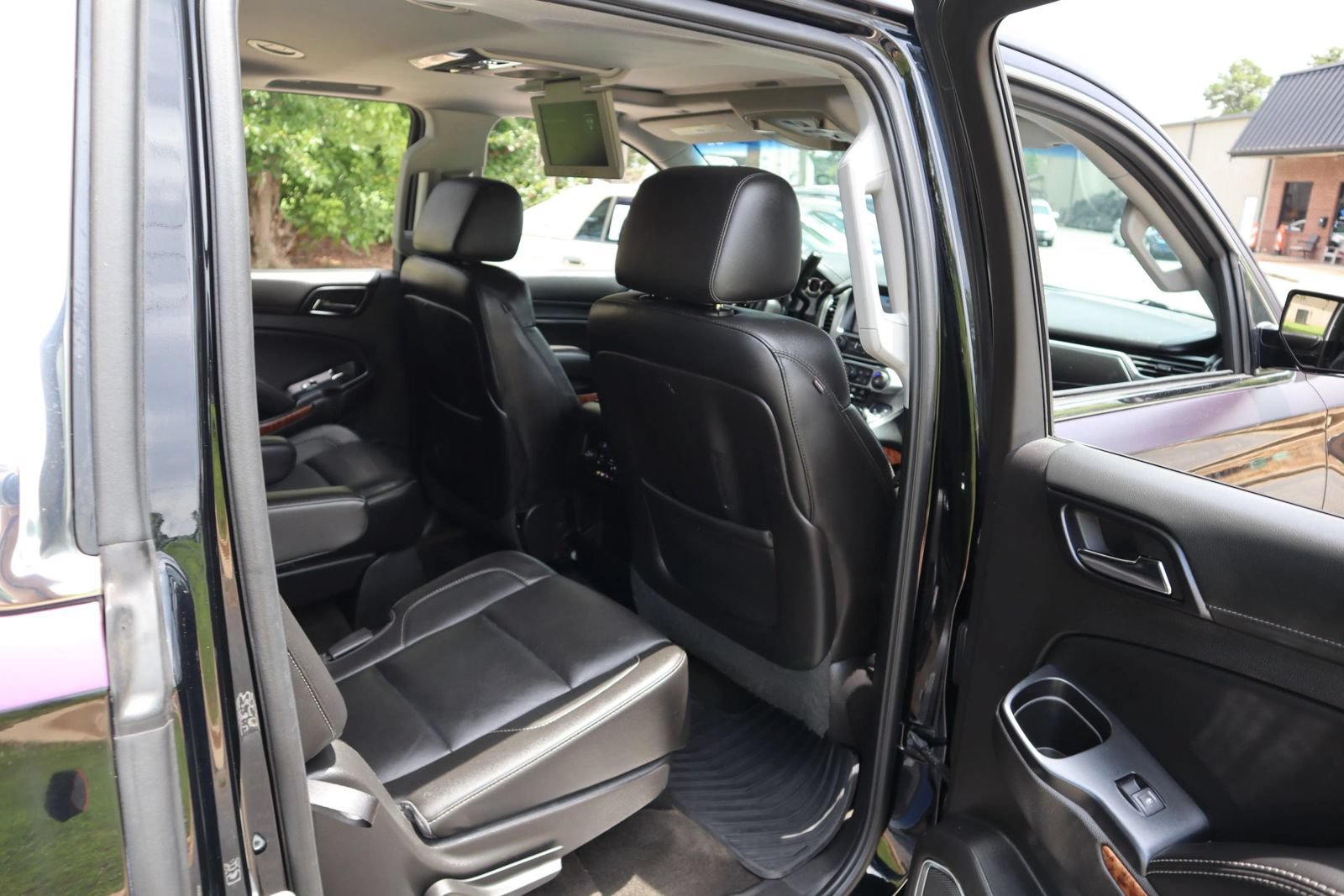 Used 2015 Chevrolet Suburban LTZ RWD image 25