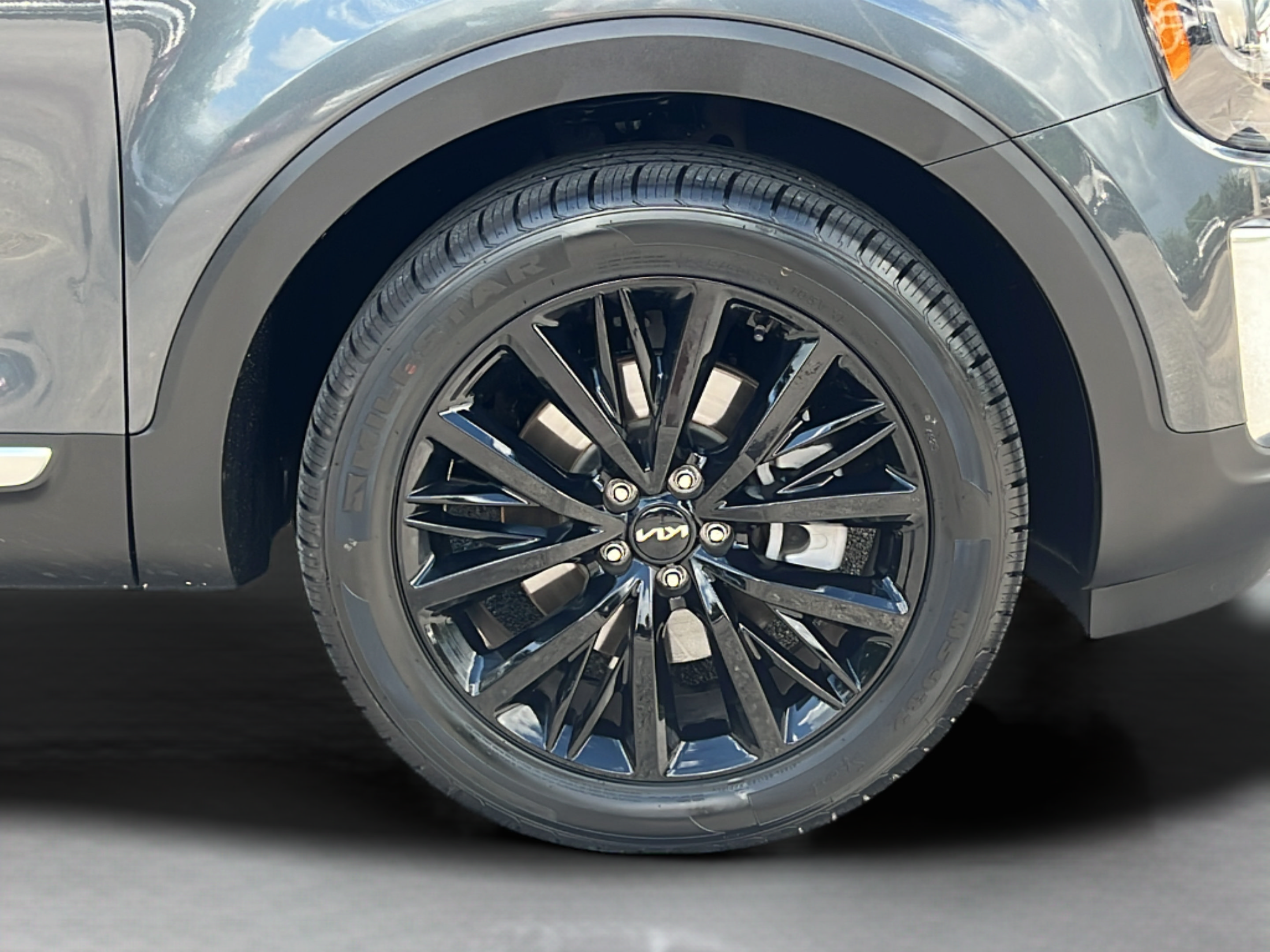 Certified 2022 Kia Telluride SX w/ Towing Package FWD image 27