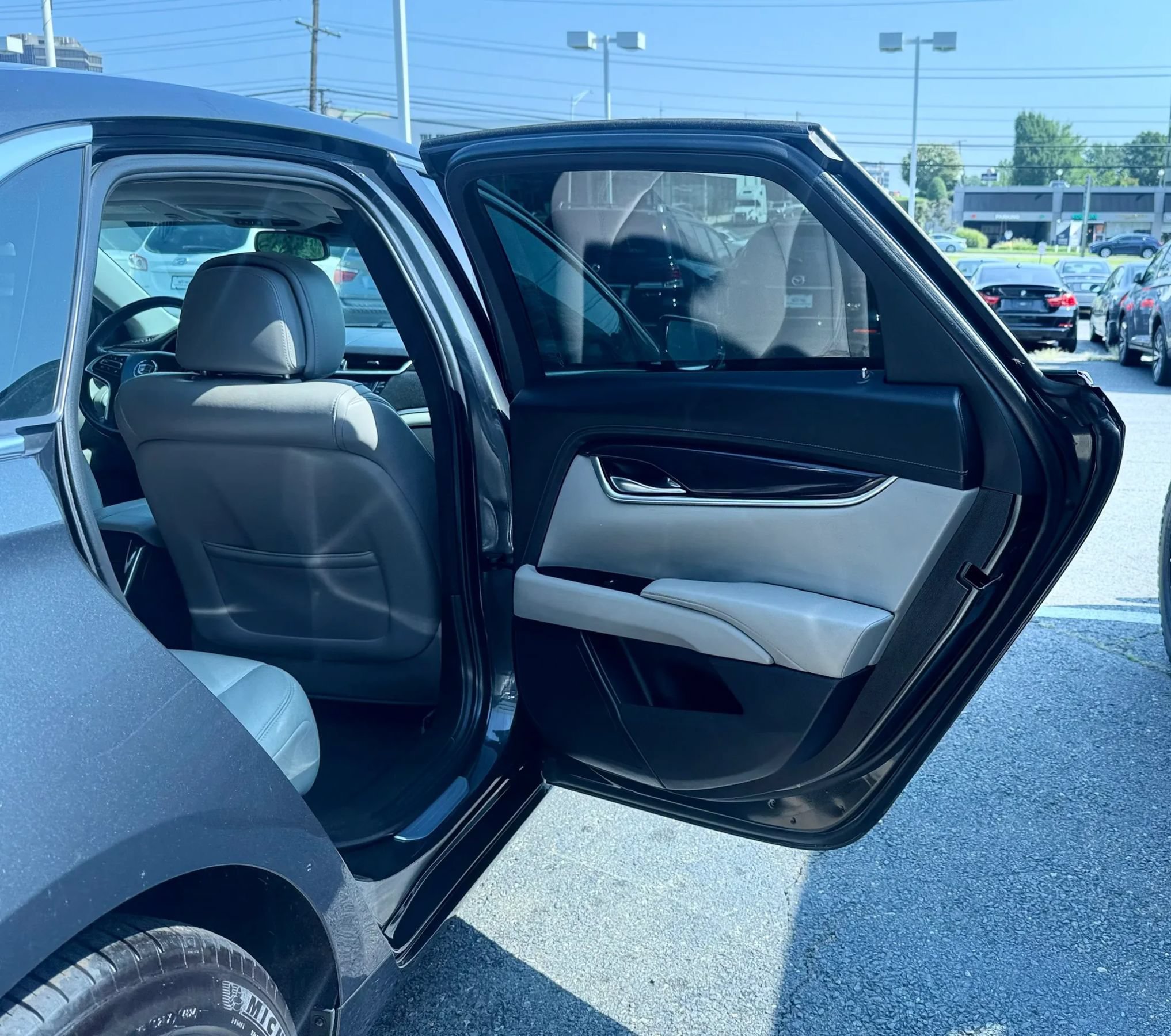 Used 2013 Cadillac XTS Luxury w/ Driver Awareness Package FWD image 33