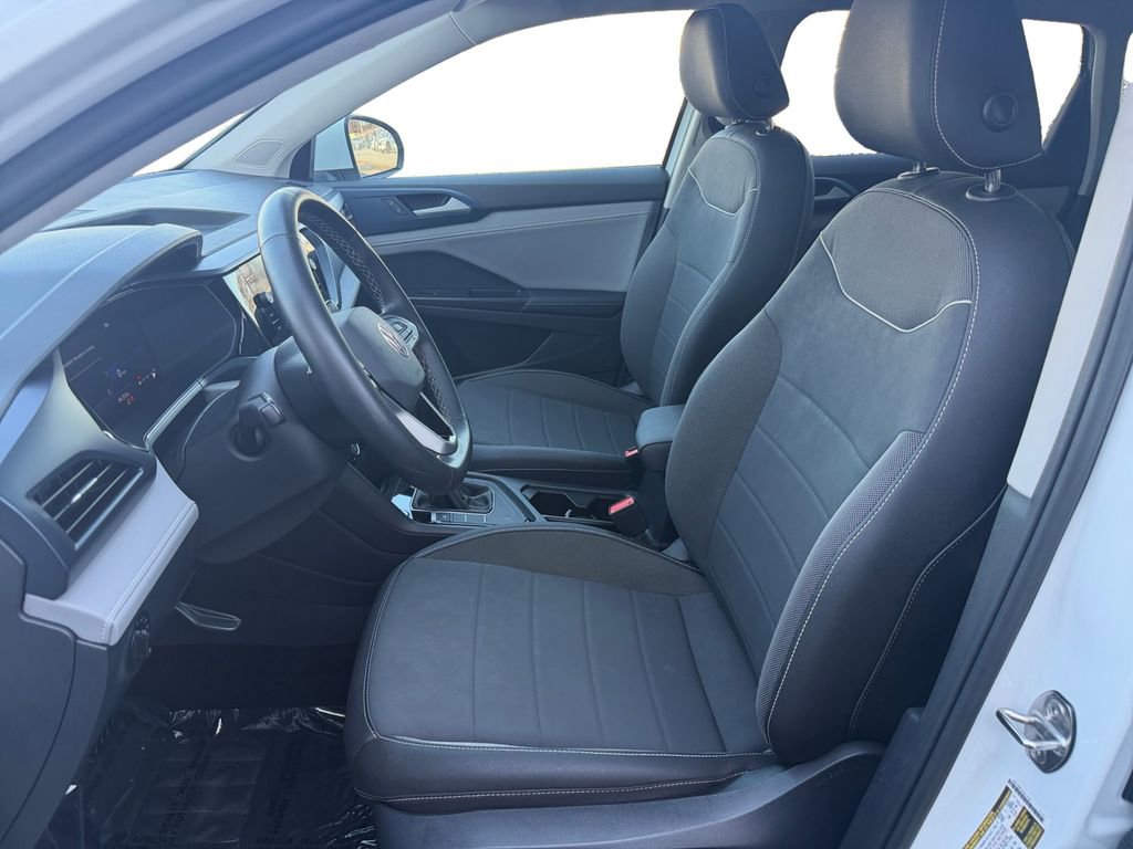 Used 2024 Volkswagen Taos SE image 9