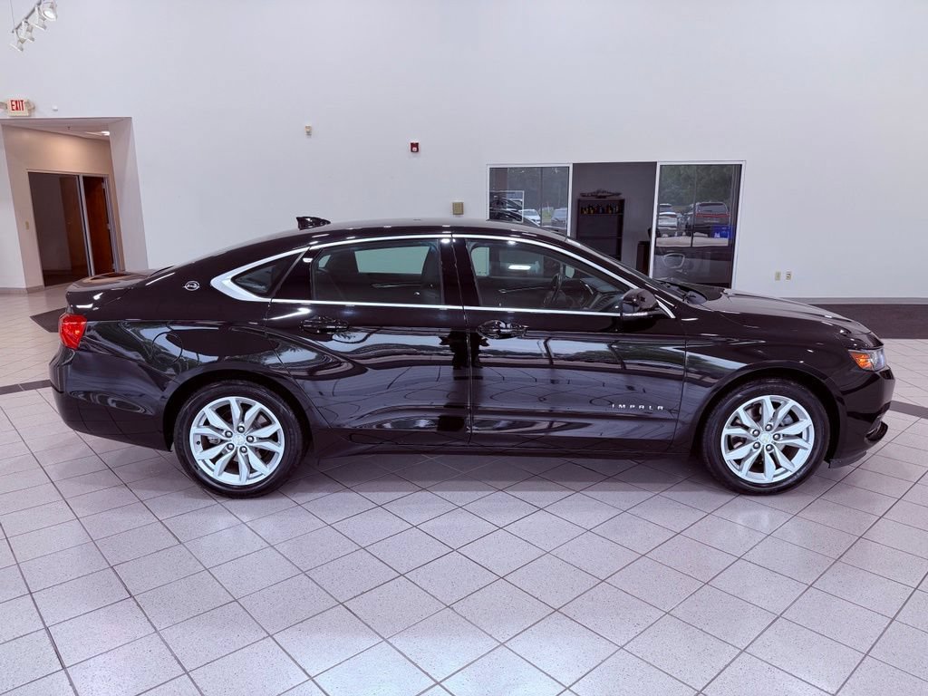 Used 2017 Chevrolet Impala LT w/ Convenience Package FWD image 11