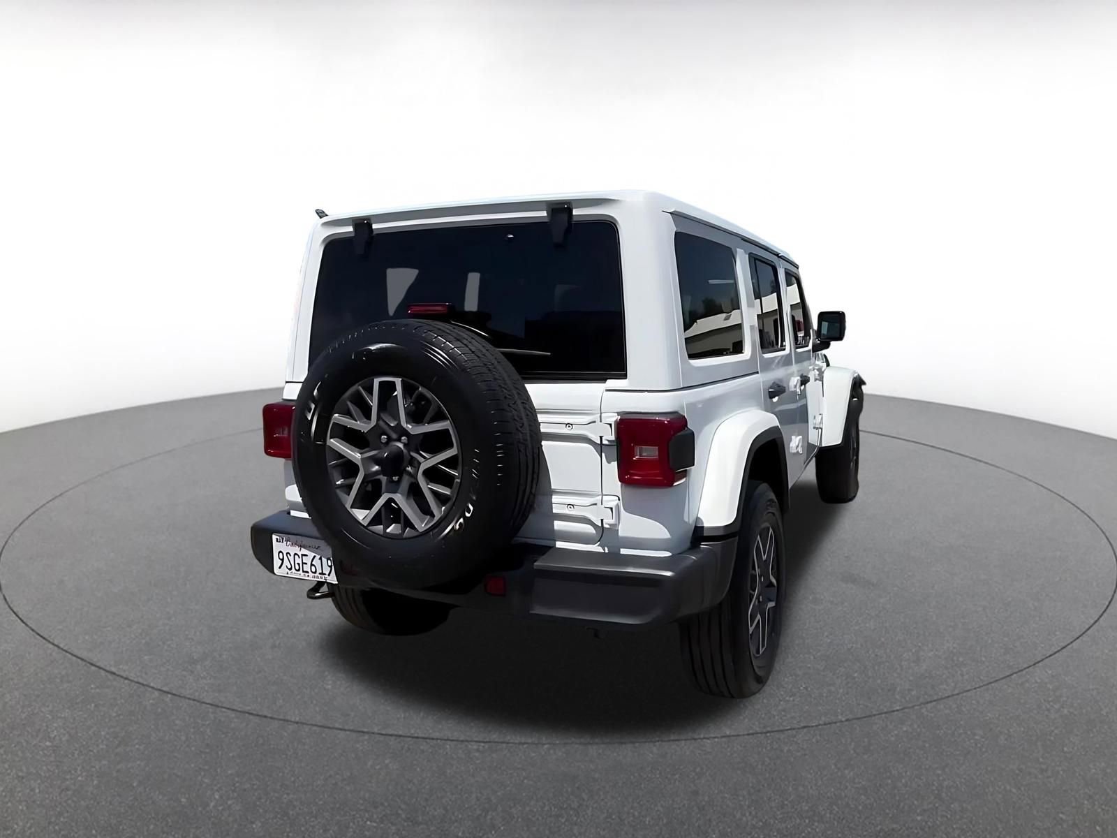 Used 2025 Jeep Wrangler Unlimited Sahara AWD/4WD image 15