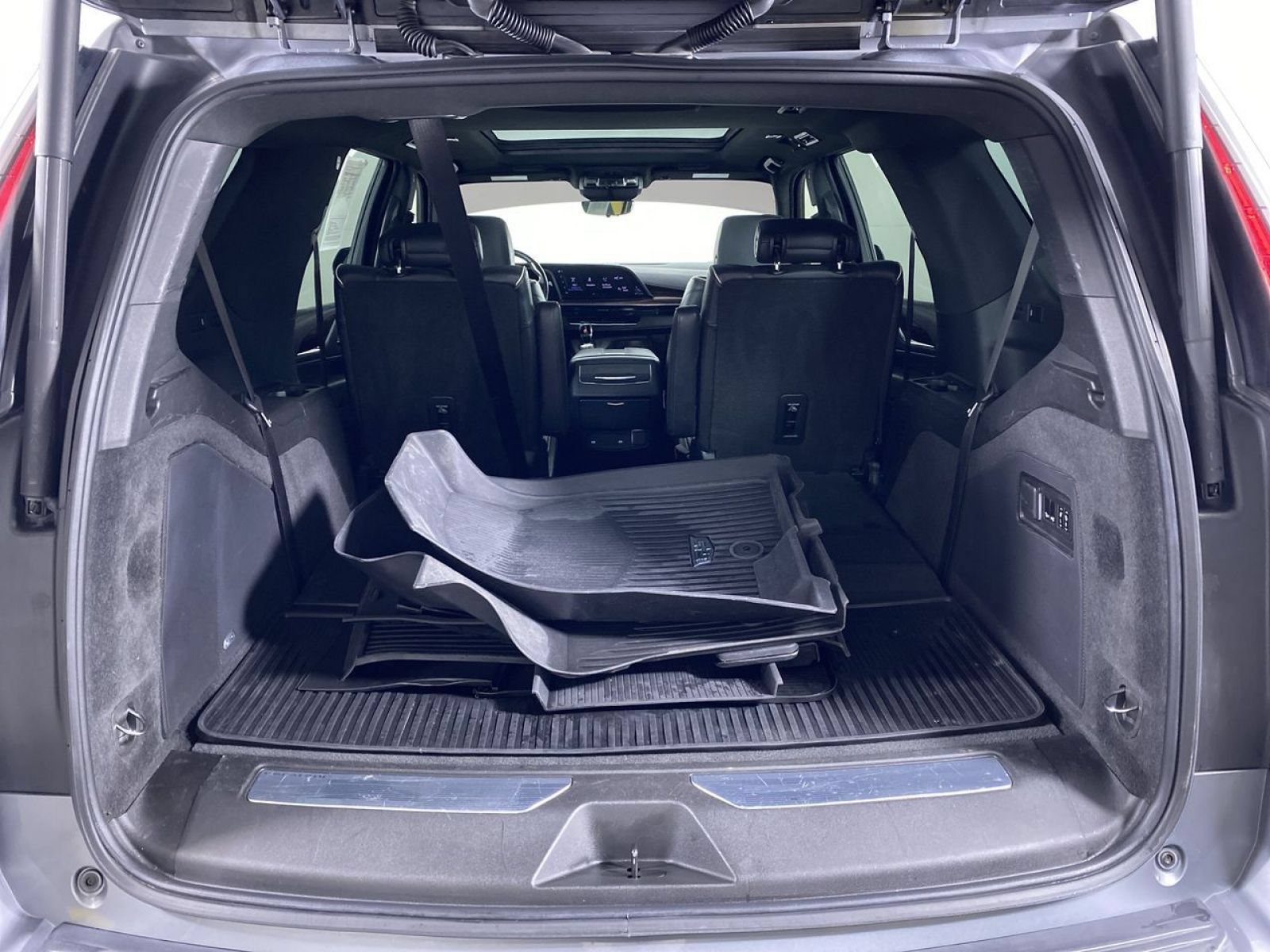 Certified 2021 Cadillac Escalade Premium Luxury AWD/4WD image 16