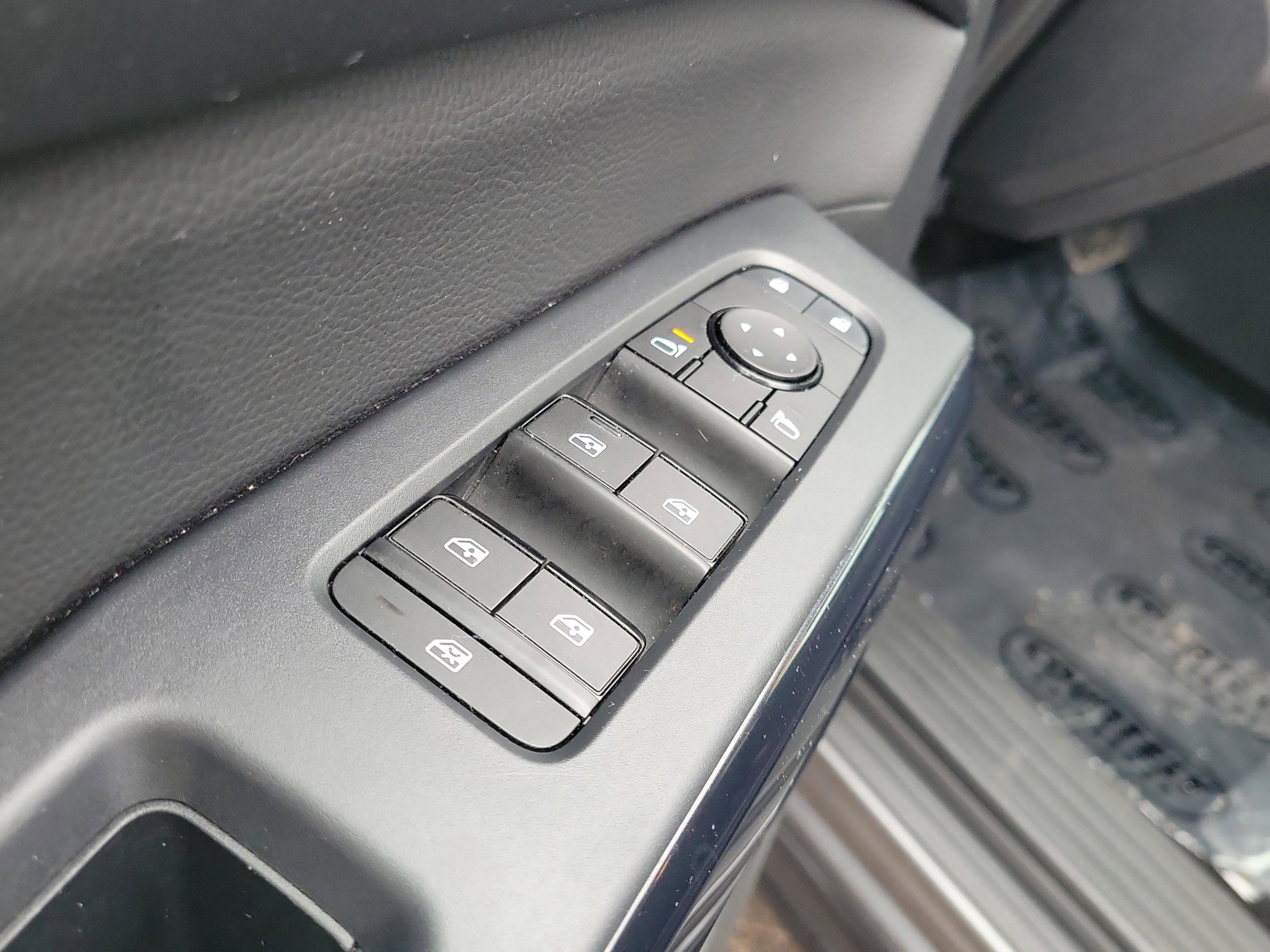 Certified 2025 Nissan Pathfinder SV image 22