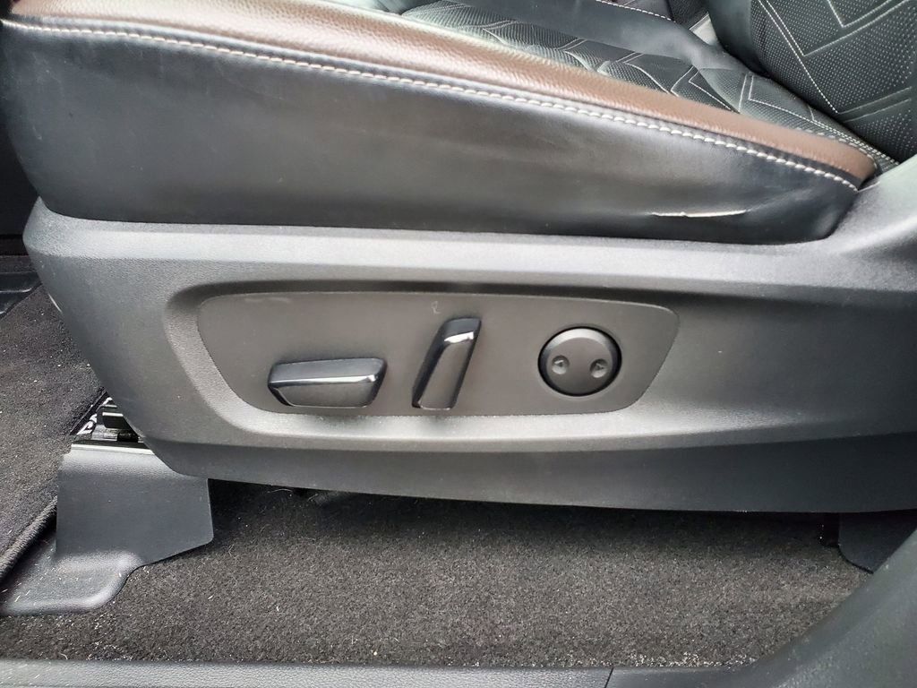 Used 2023 Nissan Pathfinder Platinum image 17